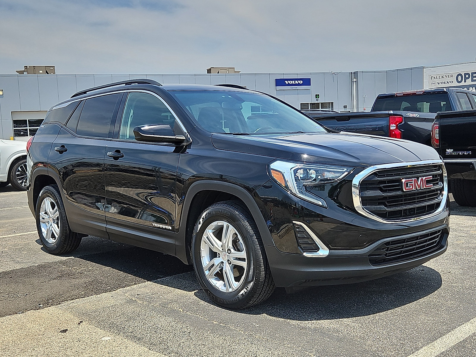 Certified 2018 GMC Terrain SLE w/ Driver Convenience Package FWD image 1