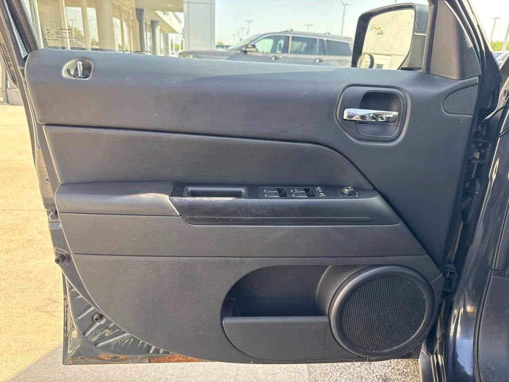 Used 2014 Jeep Patriot Latitude AWD/4WD image 18