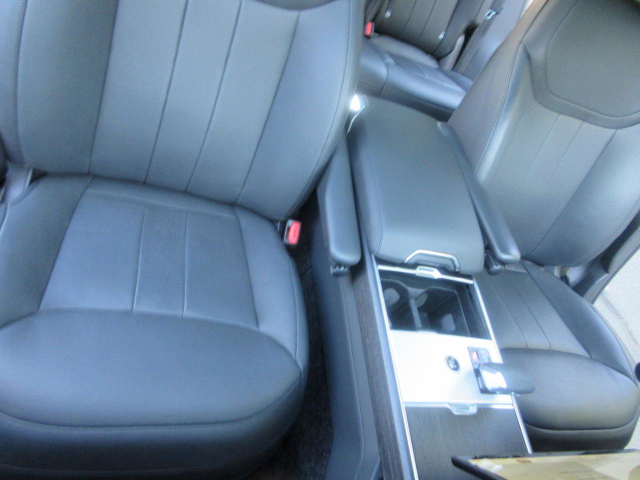 Used 2025 Land Rover Range Rover SE AWD/4WD image 33