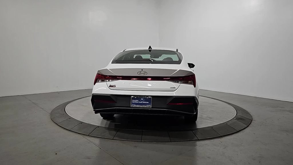 Certified 2025 Hyundai Elantra Hybrid FWD image 4
