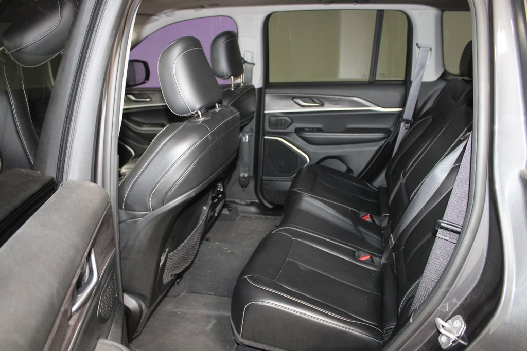 Used 2022 Jeep Grand Cherokee Limited AWD/4WD image 17