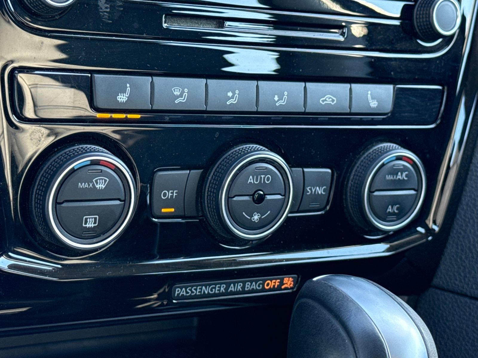 Certified 2021 Volkswagen Passat 2.0T SE image 34