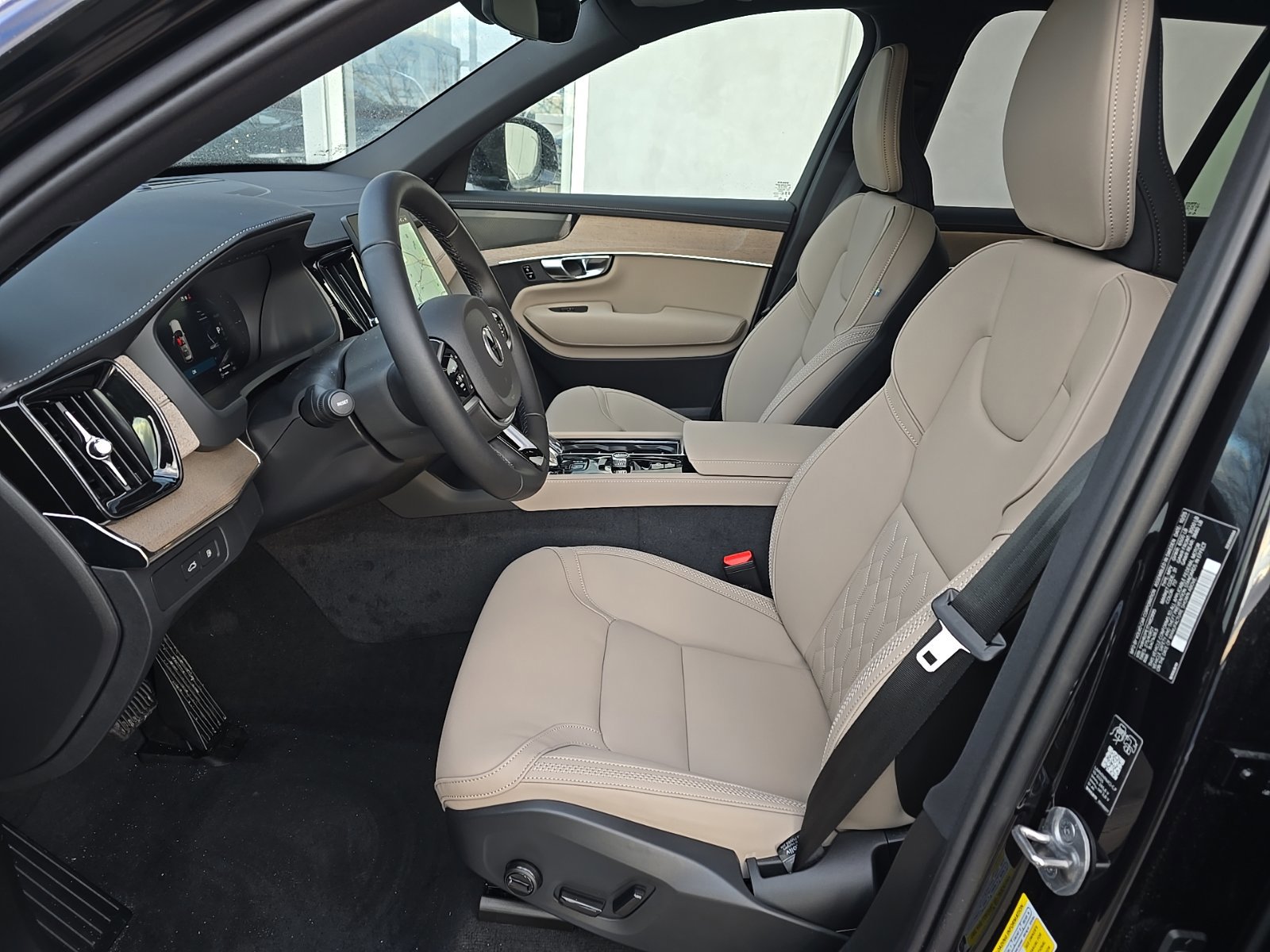 New 2026 Volvo XC90 T8 Plus w/ Protection Package image 7