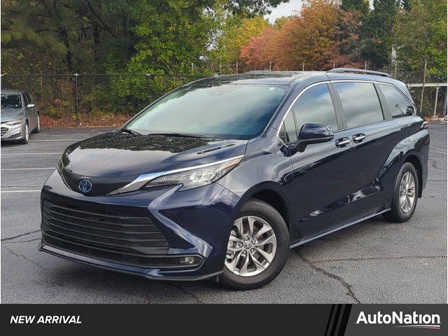 Used 2025 Toyota Sienna XLE