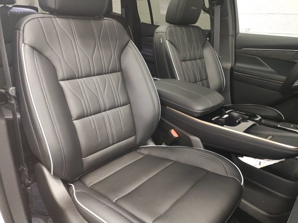 New 2026 Buick Enclave Avenir w/ Super Cruise Package AWD/4WD image 9