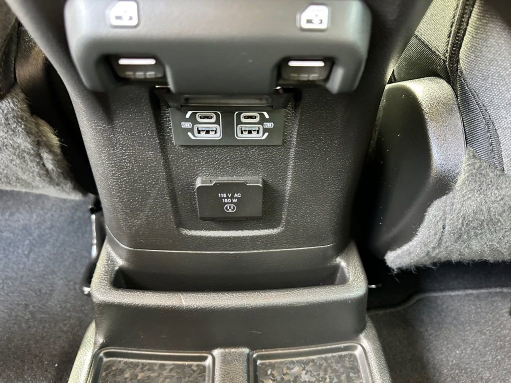 Used 2025 Jeep Wrangler Unlimited Sahara image 14