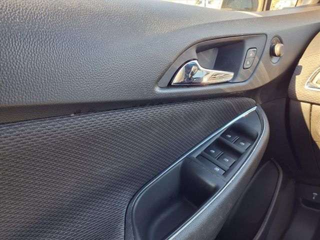 Used 2018 Chevrolet Cruze LT w/ Convenience Package image 19
