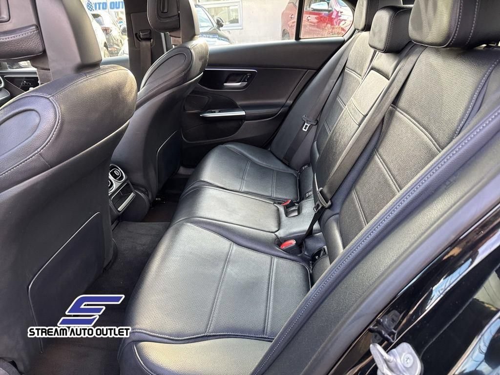 Used 2025 Mercedes-Benz C 300 4MATIC Sedan image 32