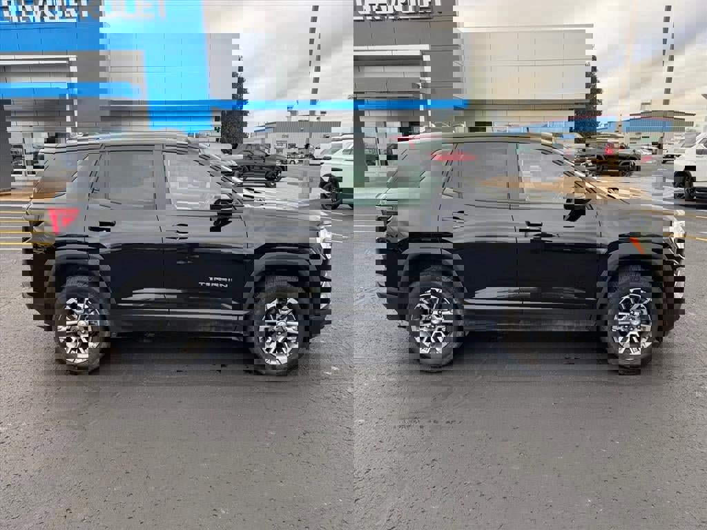 Used 2025 GMC Terrain Elevation image 2