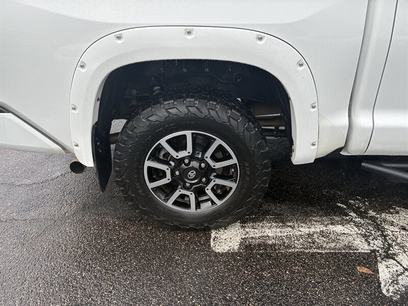 Used 2018 Toyota Tundra Limited w/ Limited Premium Package AWD/4WD image 12