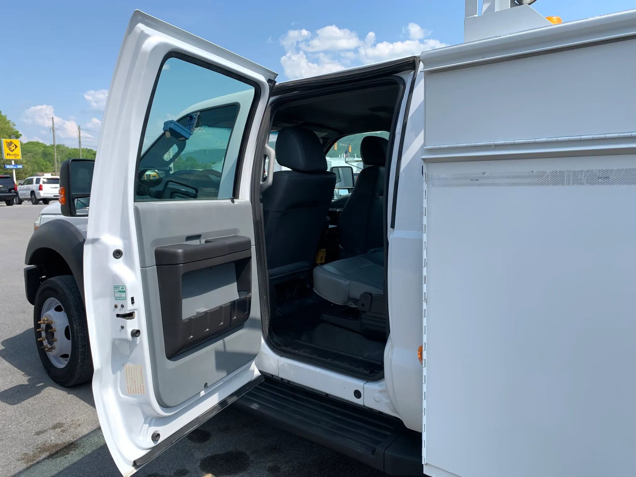Used 2016 Ford F550 4x4 Crew Cab Super Duty image 27