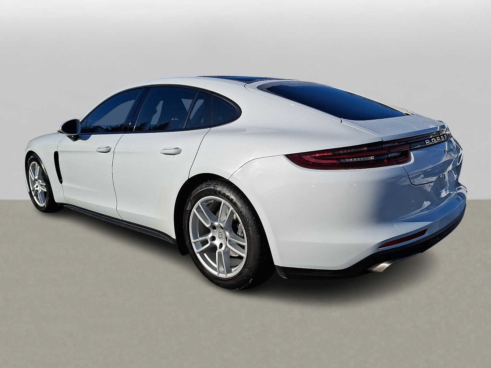 Used 2018 Porsche Panamera 4 image 5