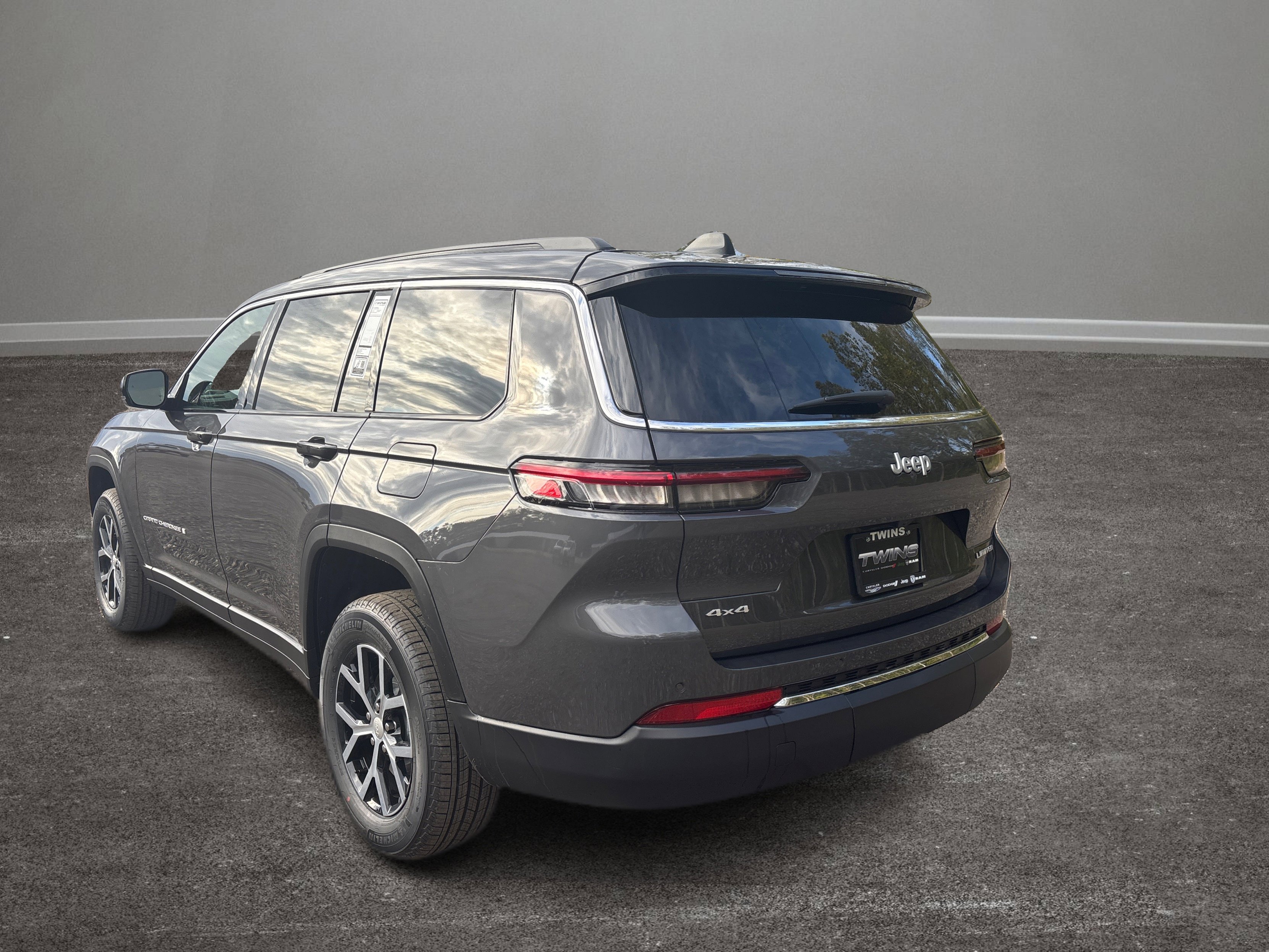 New 2025 Jeep Grand Cherokee L Limited image 34
