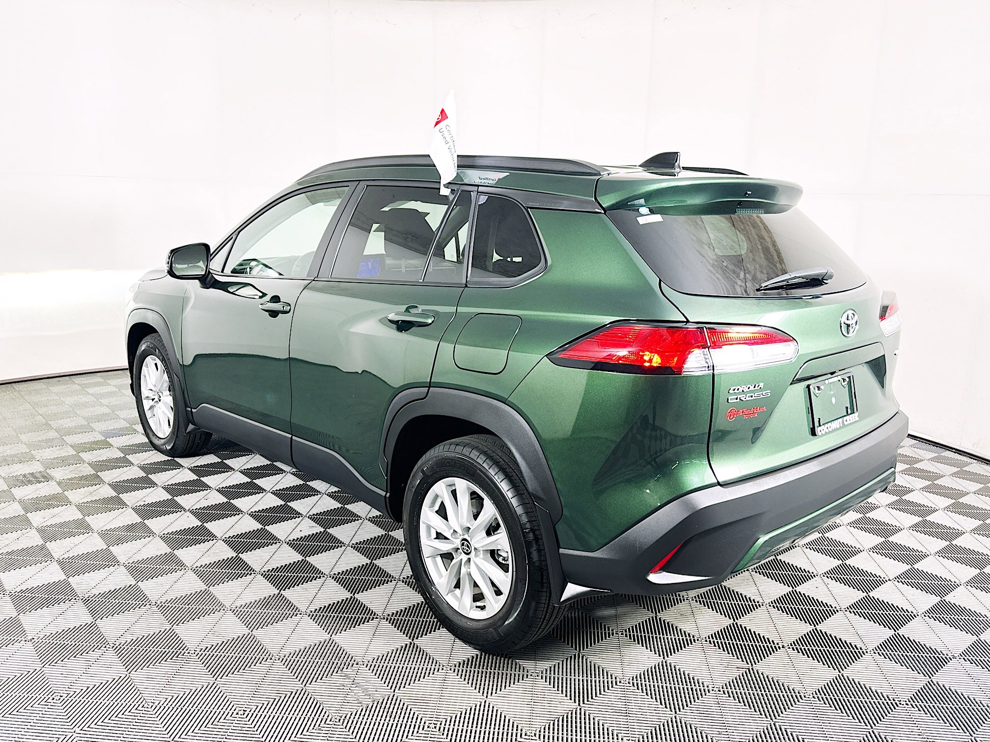 Used 2025 Toyota Corolla Cross LE image 5