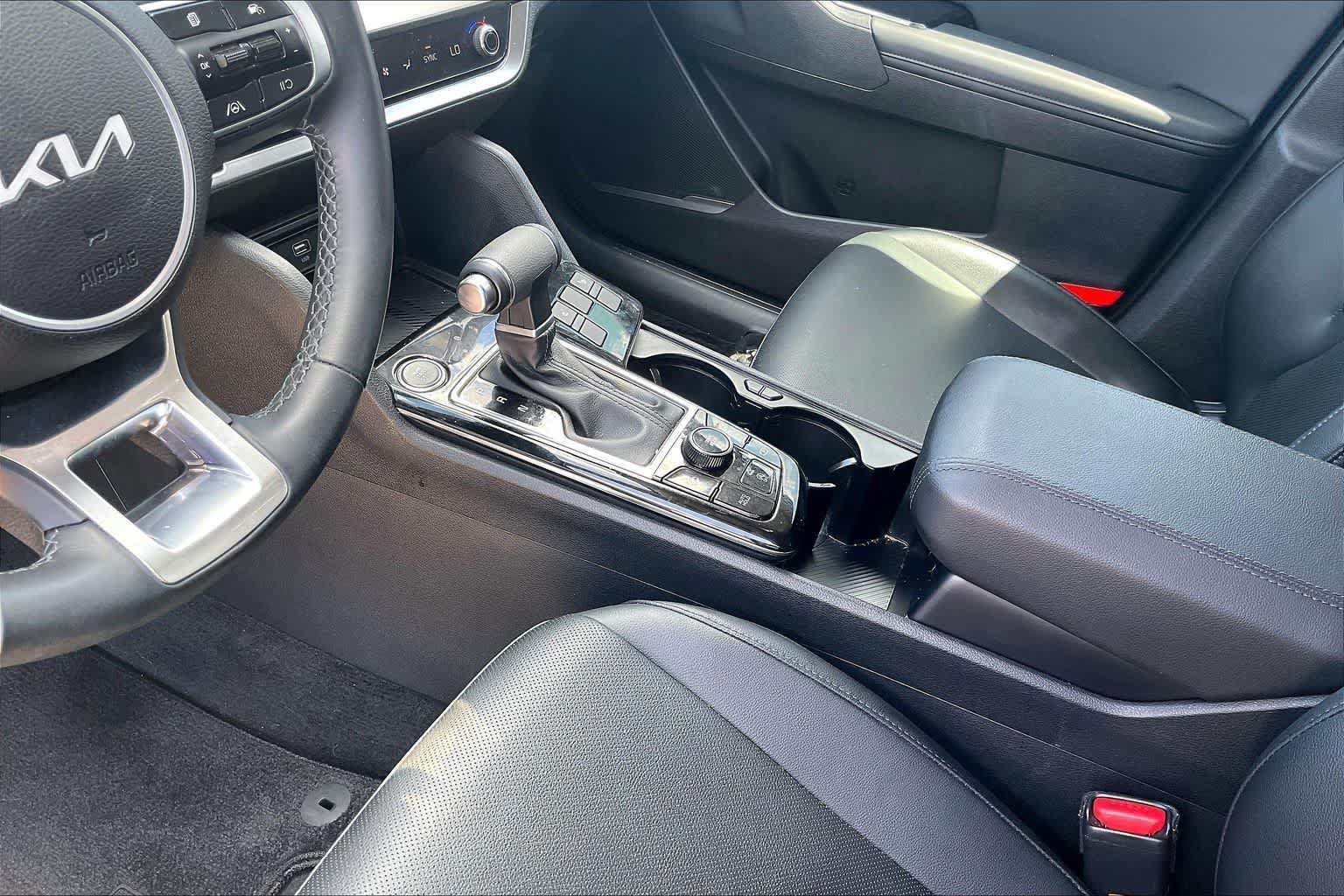 Certified 2025 Kia Sportage EX w/ Premium Package FWD image 14