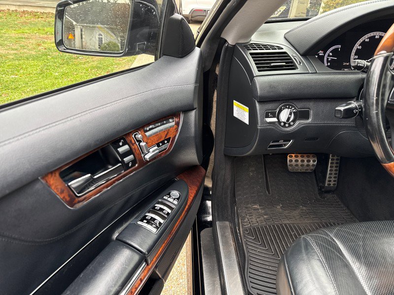 Used 2010 Mercedes-Benz CL 550 4MATIC image 11