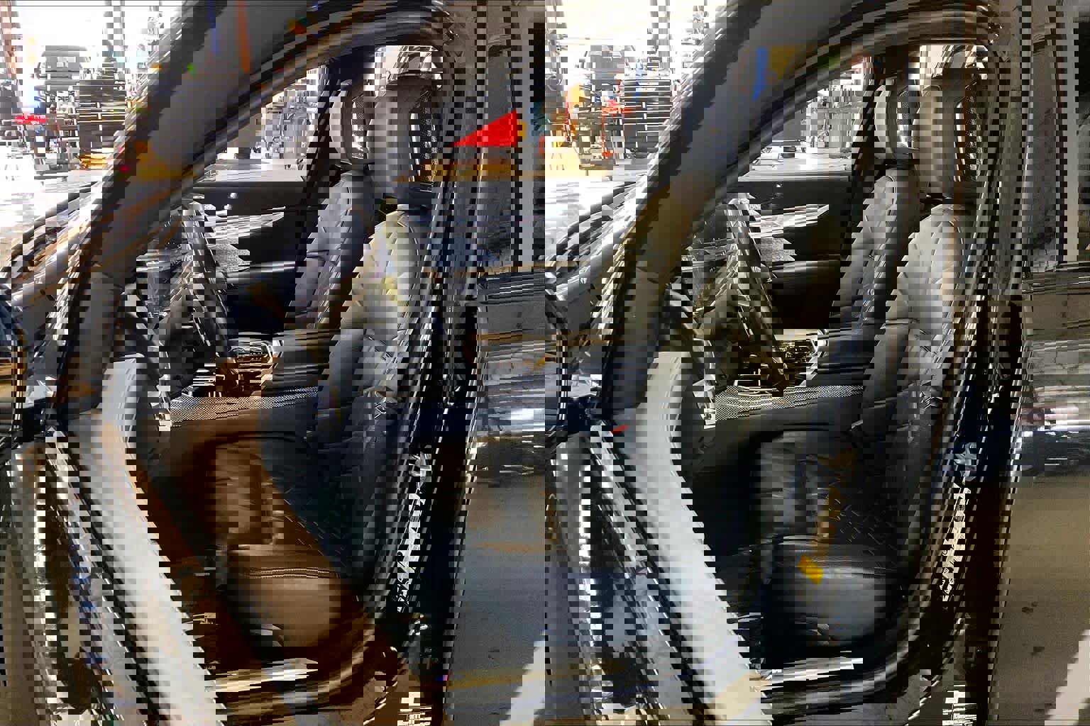 Certified 2023 BMW 760i xDrive w/ Executive Package image 7