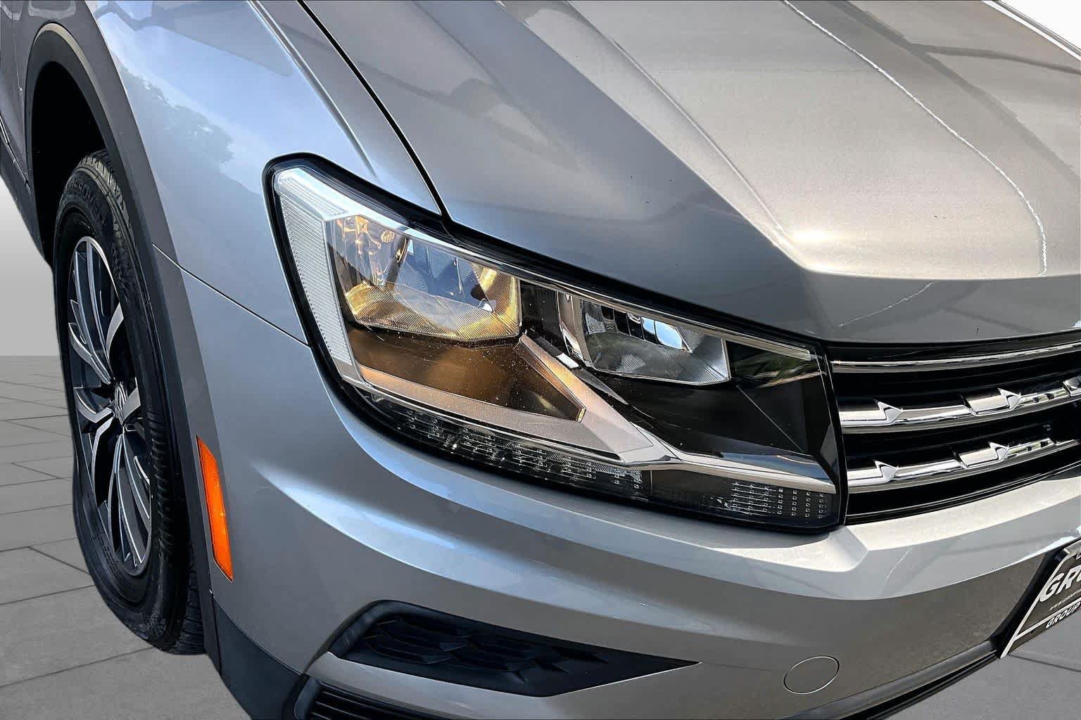 Used 2020 Volkswagen Tiguan SE w/ Panoramic Sunroof Package FWD image 28