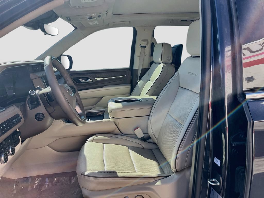 Used 2024 GMC Yukon Denali w/ Advanced Technology Package AWD/4WD image 22