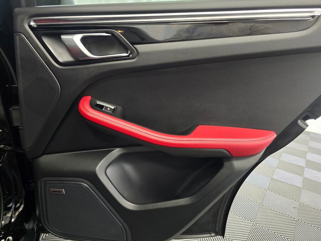 Certified 2024 Porsche Macan image 27