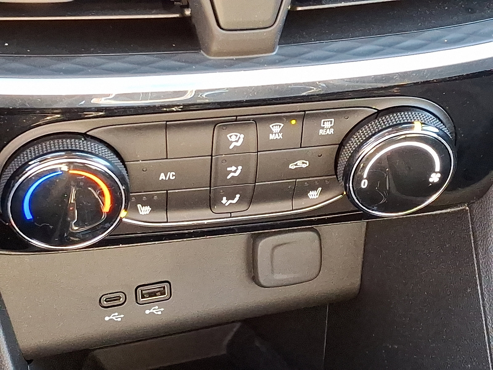 Used 2024 Buick Encore GX Sport Touring w/ Comfort Package image 16