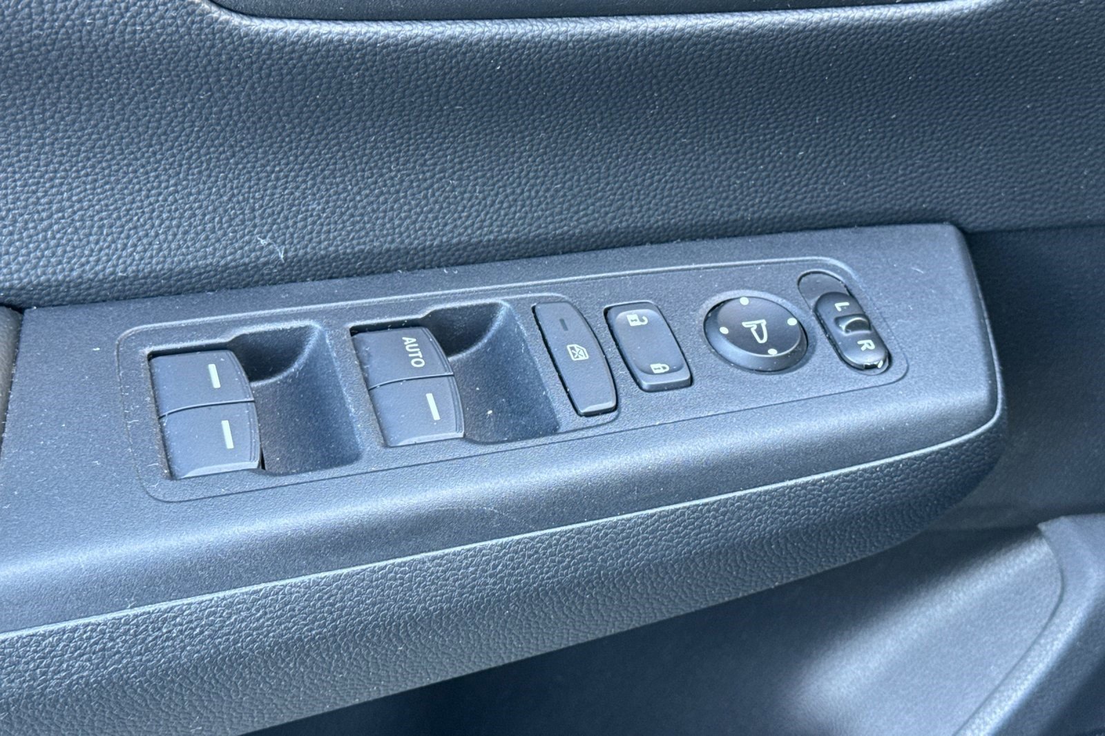 Used 2024 Honda CR-V LX image 14