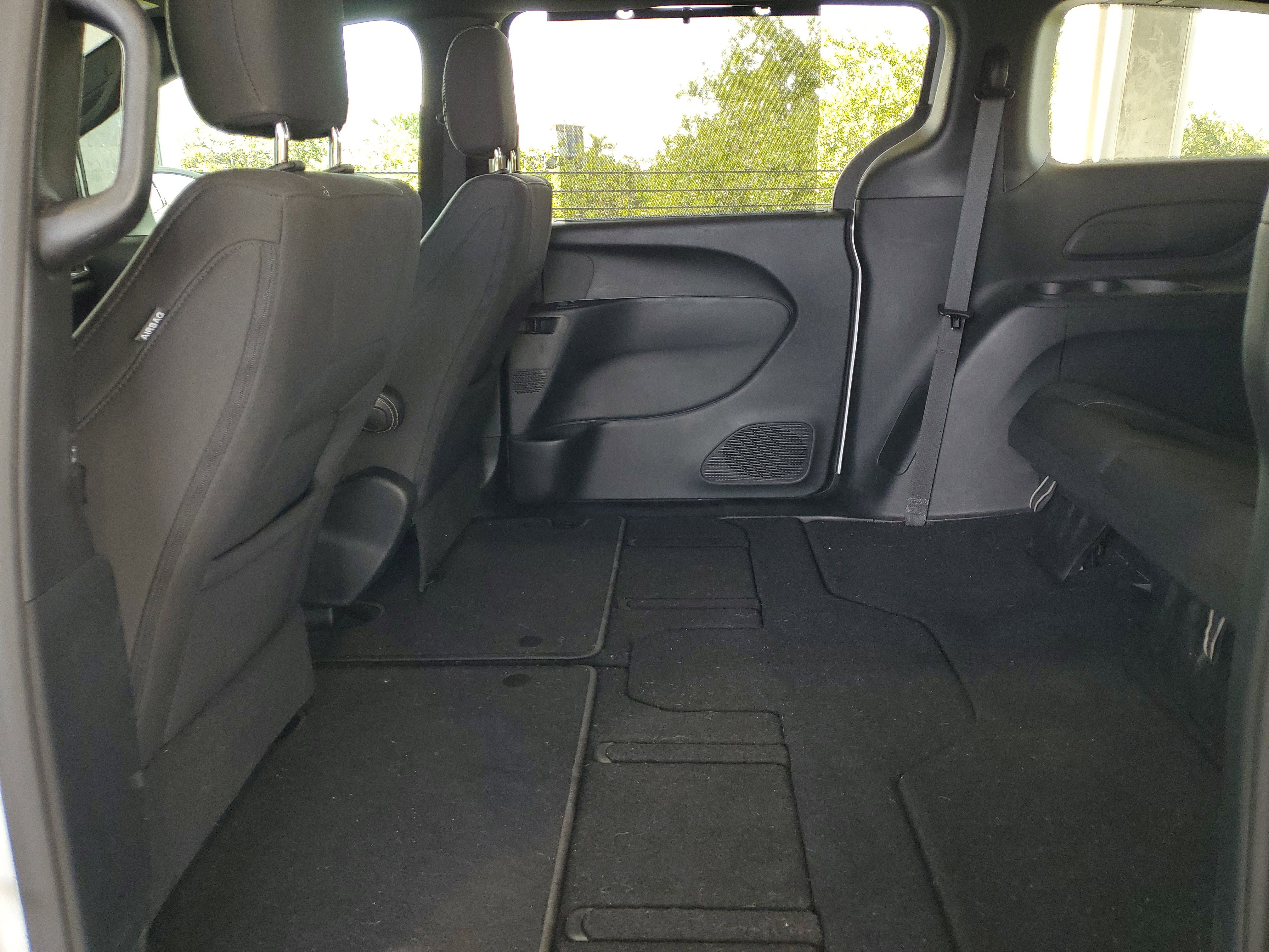 Used 2019 Chrysler Pacifica Touring Plus w/ S Appearance Package FWD image 9