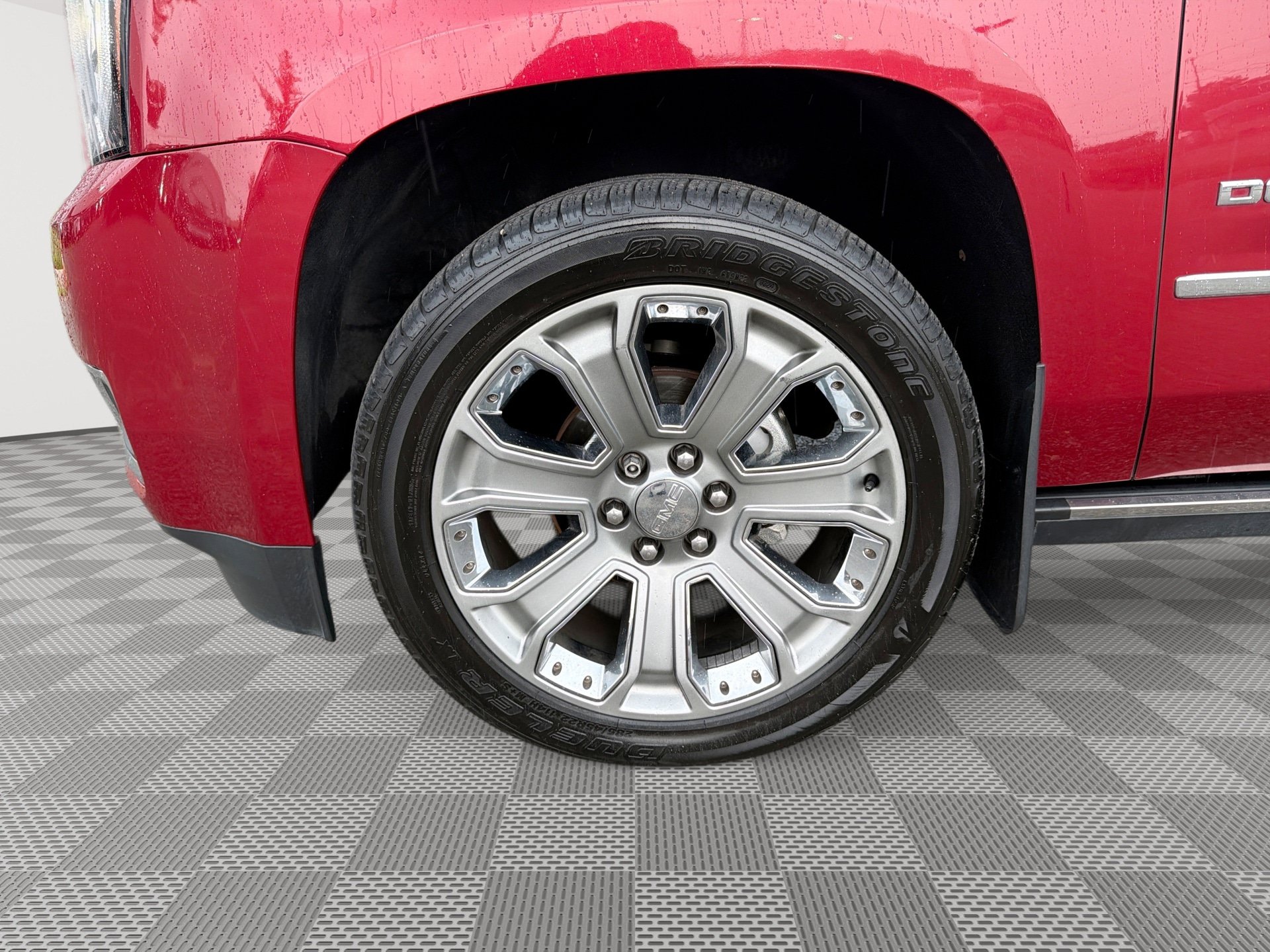 Used 2015 GMC Yukon Denali w/ Premium Package AWD/4WD image 19