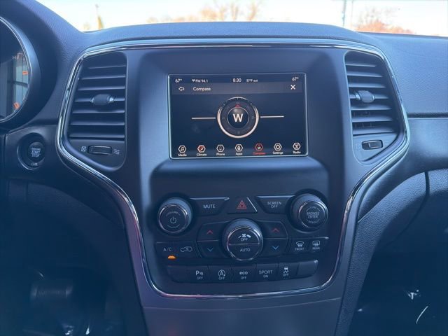 Used 2018 Jeep Grand Cherokee Laredo image 24