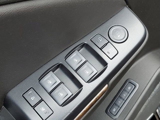 Used 2020 Chevrolet Suburban LT image 19