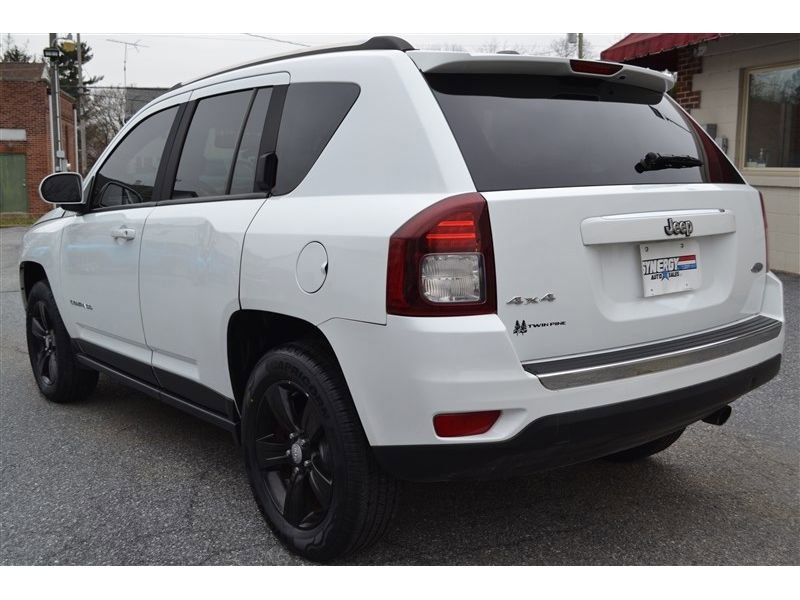 Used 2016 Jeep Compass High Altitude AWD/4WD image 3