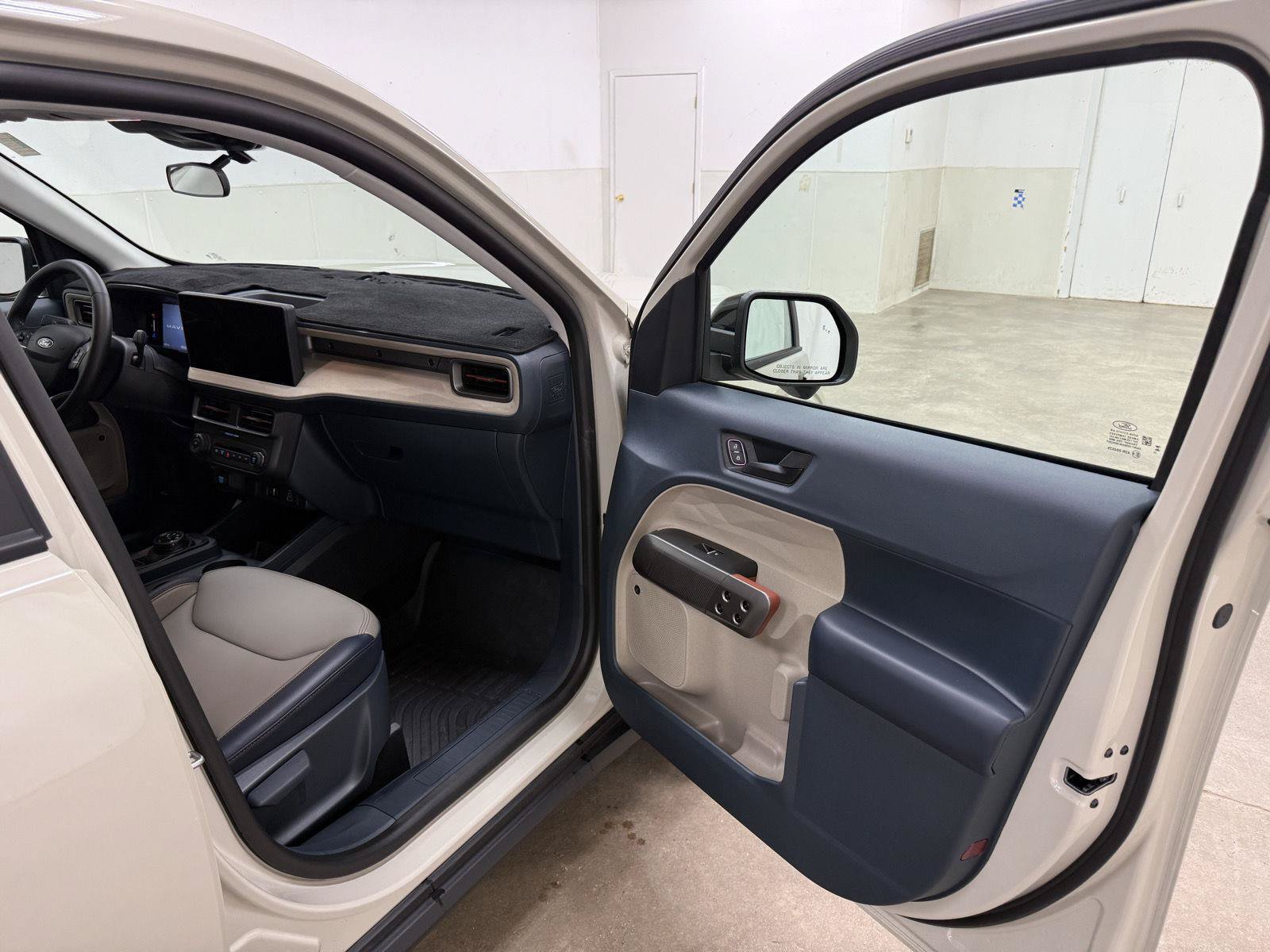 Used 2025 Ford Maverick Lariat w/ 4K Tow Package AWD/4WD image 28
