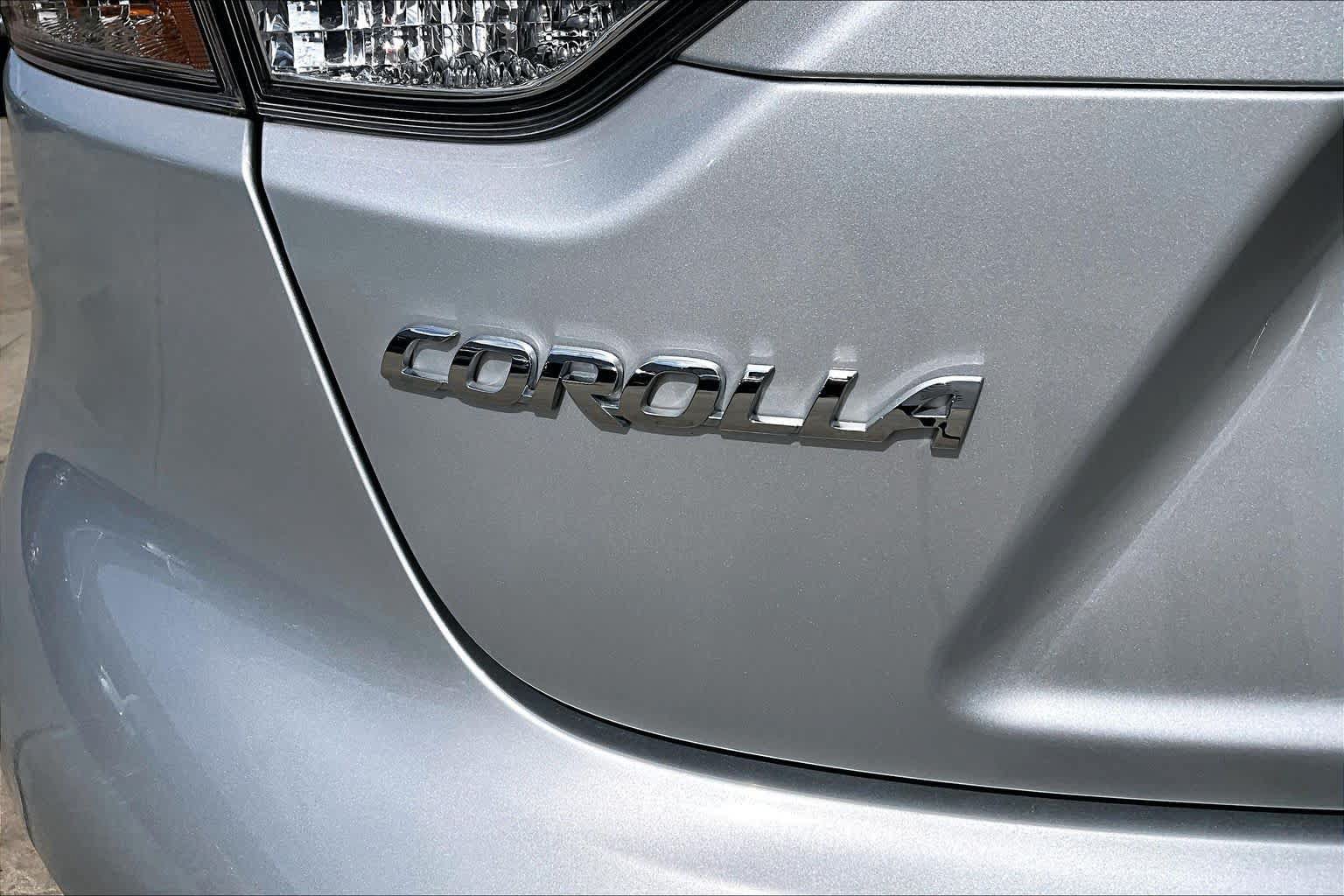 Used 2025 Toyota Corolla LE FWD image 10