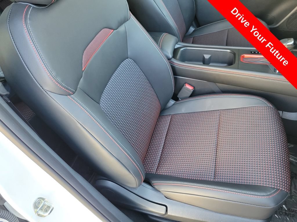 Used 2025 Nissan Kicks SR w/ SR Premium Package AWD/4WD image 19