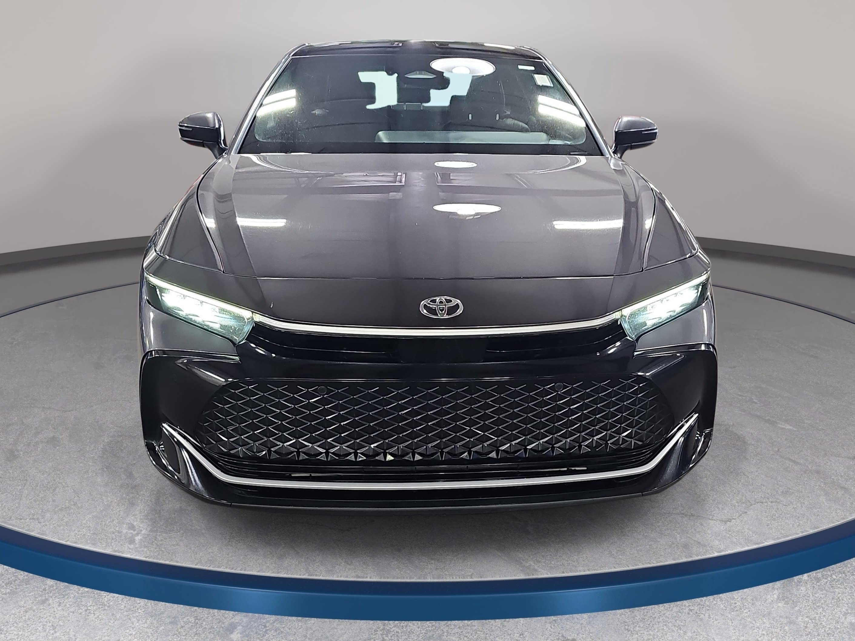 Used 2023 Toyota Crown AWD/4WD image 2
