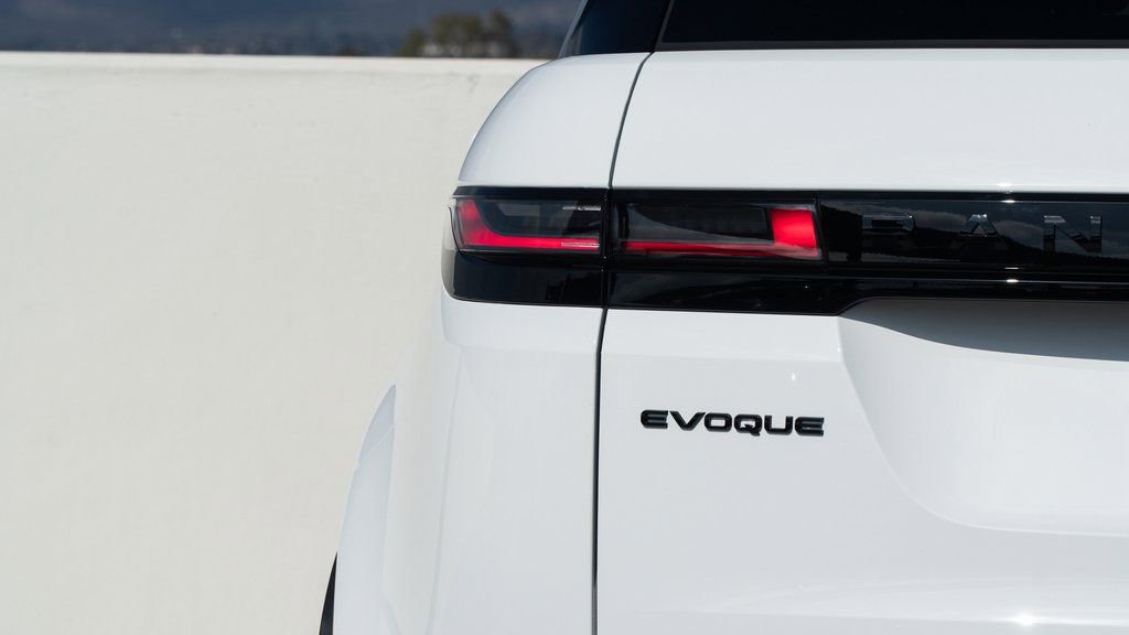 Used 2025 Land Rover Range Rover Evoque S image 5