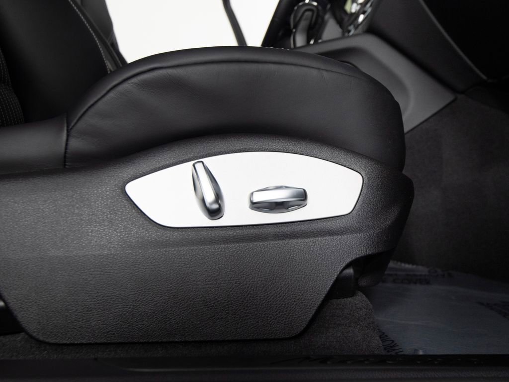 New 2026 Porsche Macan Turbo image 36