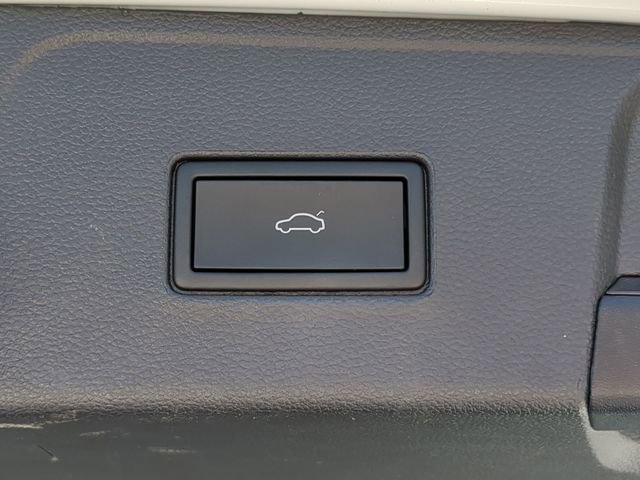 Certified 2023 Volkswagen Atlas SE w/ Panoramic Sunroof Package image 9