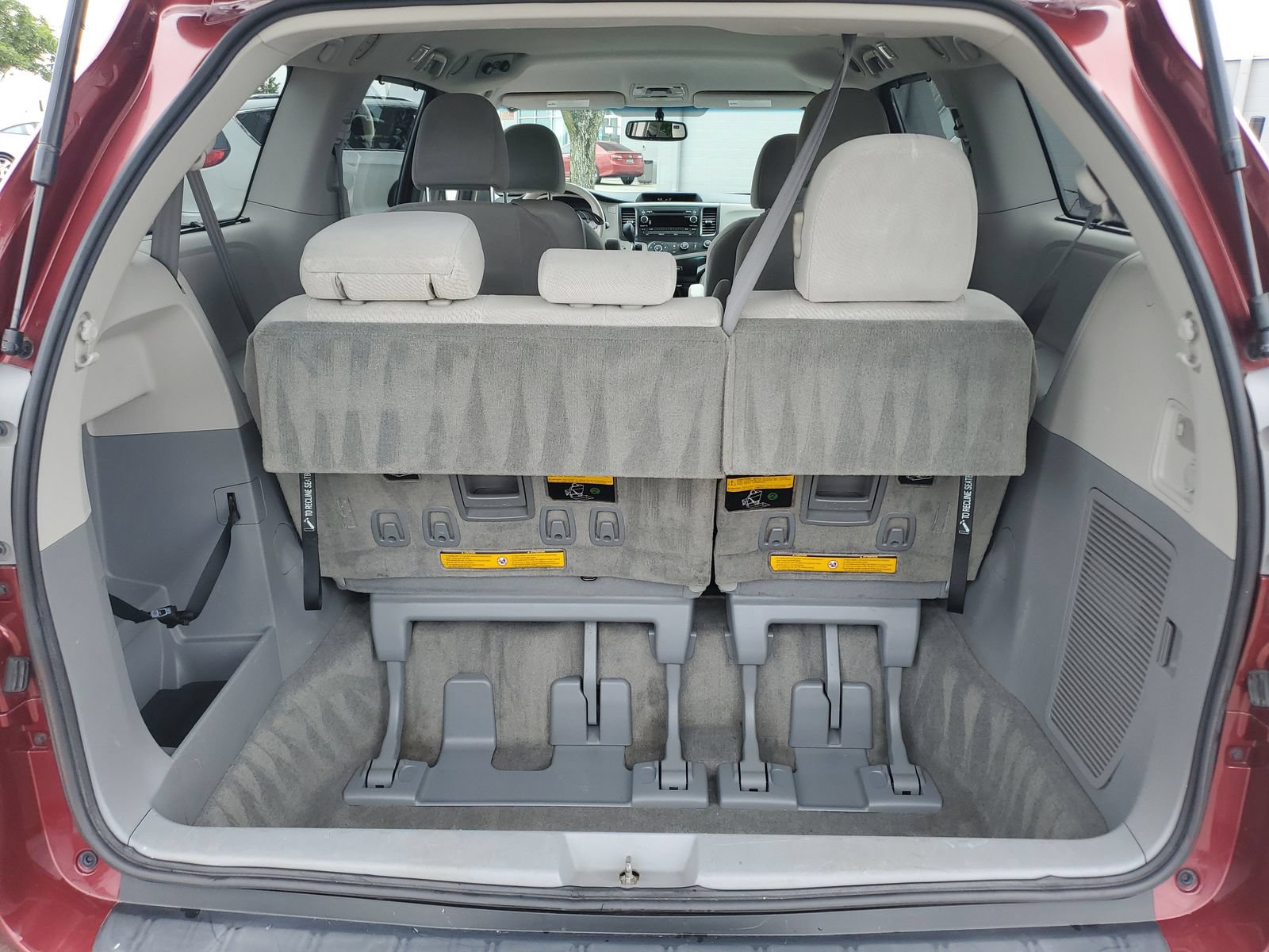 Used 2011 Toyota Sienna LE FWD image 8