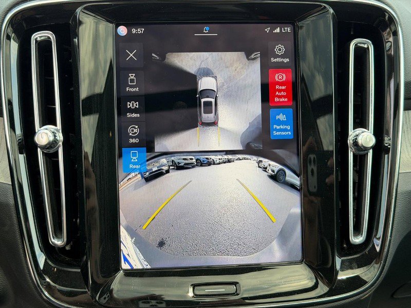 Certified 2025 Volvo XC40 B5 Plus AWD/4WD image 22