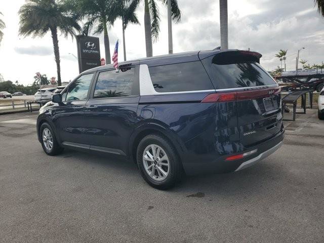 Used 2024 Kia Carnival LX image 7