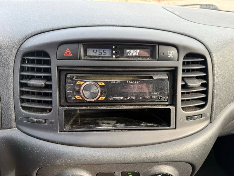 Used 2011 Hyundai Accent GL image 11