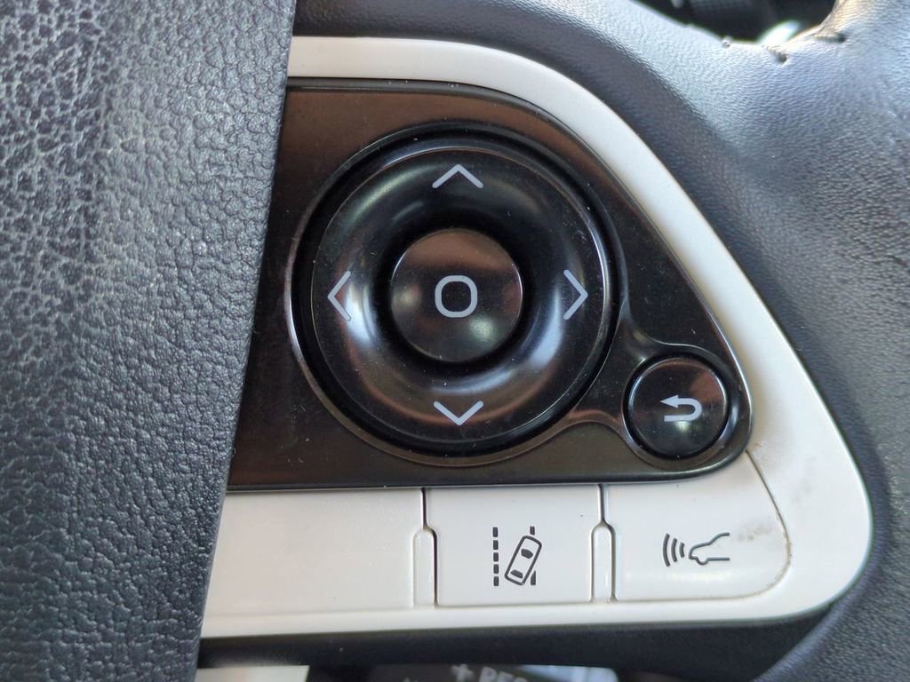Used 2016 Toyota Prius Four image 28