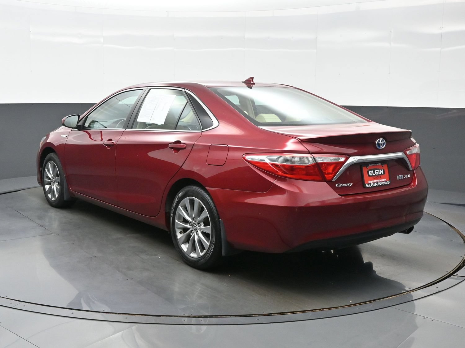 Used 2017 Toyota Camry XLE w/ Moonroof Package FWD image 4