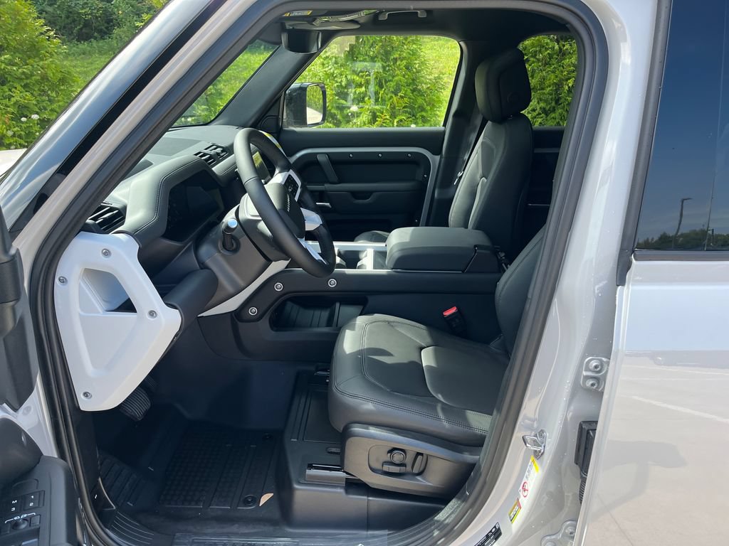 New 2026 Land Rover Defender 110 X-Dynamic SE AWD/4WD image 9