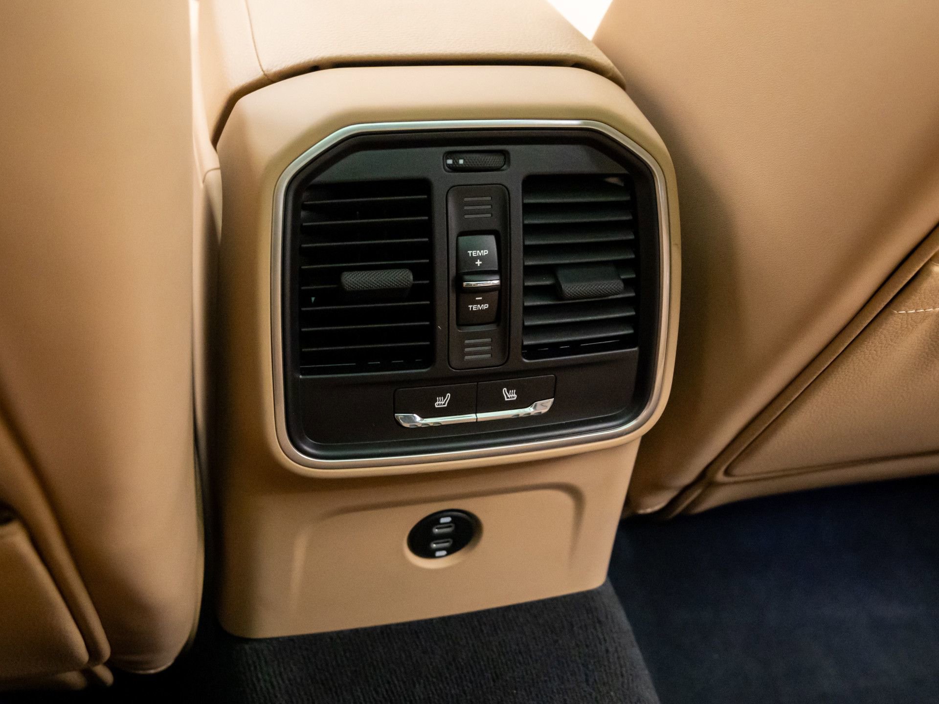 Certified 2025 Porsche Macan image 20