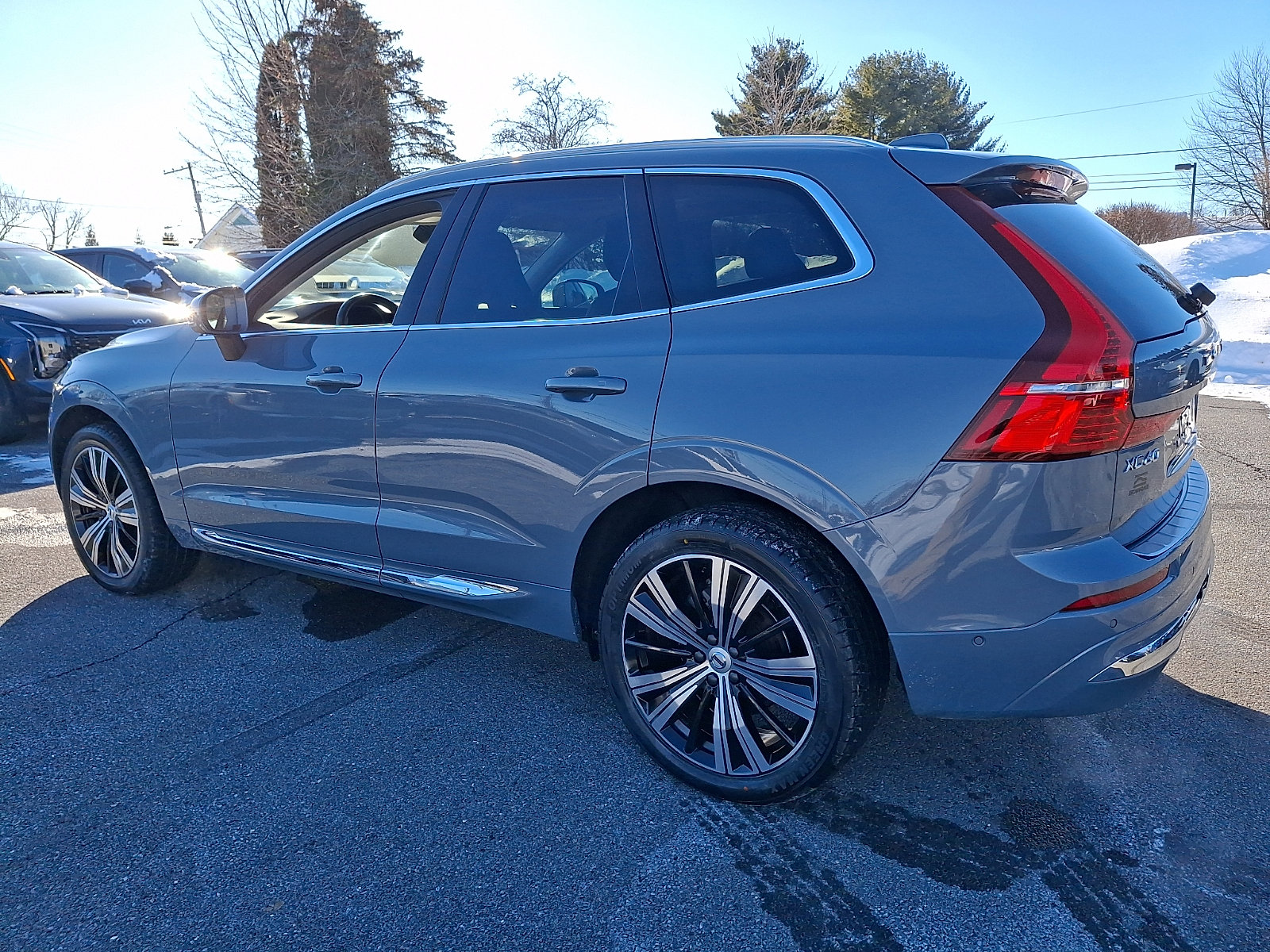 Used 2023 Volvo XC60 B5 Plus image 4