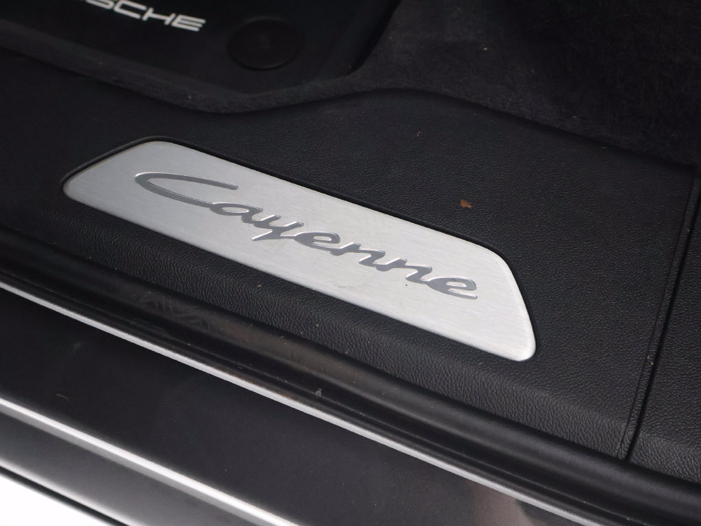 Certified 2026 Porsche Cayenne E-Hybrid AWD/4WD image 11
