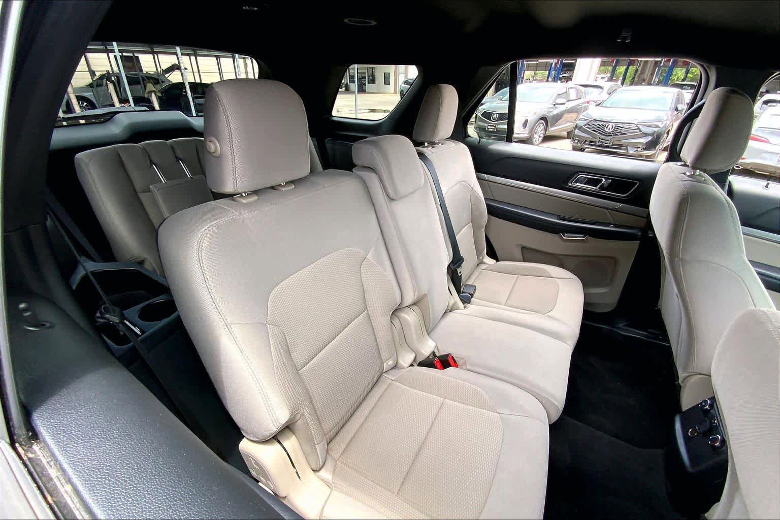 Used 2019 Ford Explorer XLT w/ Equipment Group 201A FWD image 19