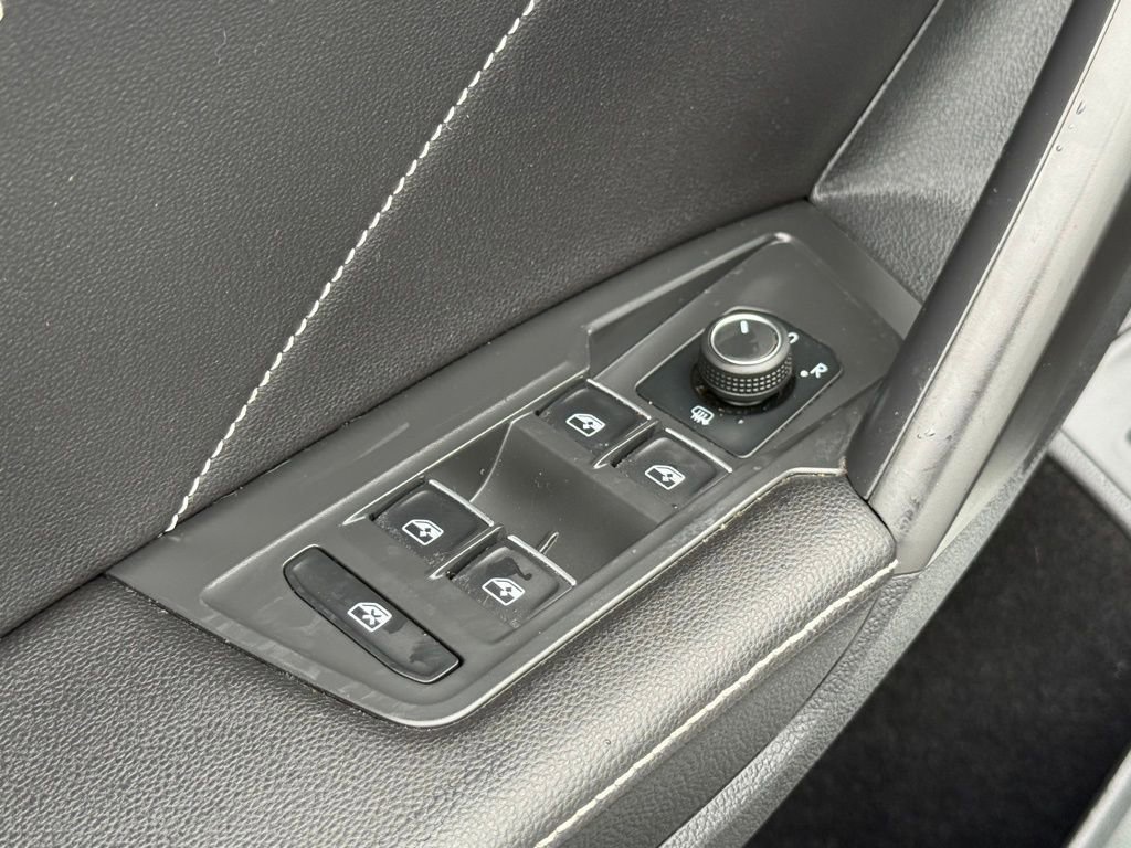Used 2022 Volkswagen Tiguan SE FWD image 11